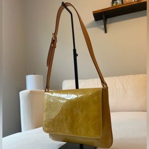 LOUIS VUITTON Monogram Vernis Thompson Street